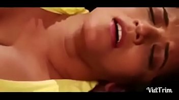 on huge boobs touch bus Pakistani urdu hindi sex video