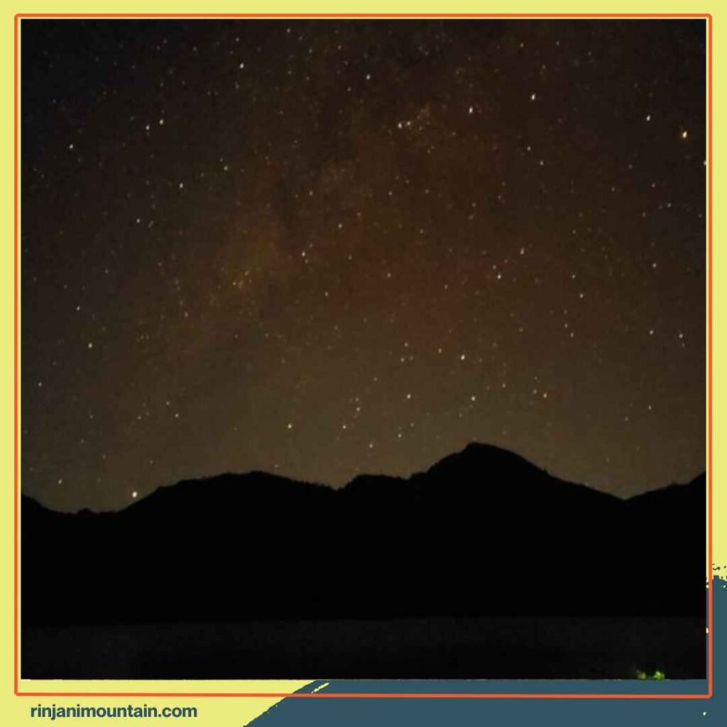Melihat Megahnya Langit Bertabur Bintang dari Tepian Danau Segara Anak, Magis Banget!