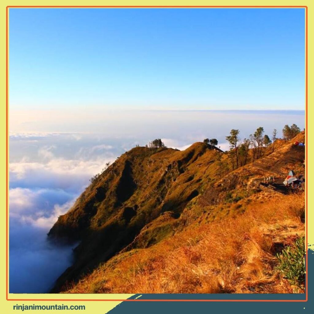The Tense Moments of the Summit Push While Trekking Mount Rinjani, The View Gives You Goosebumps!